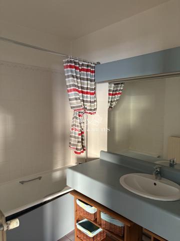 Appartement T3 de 62,83 m² avec séjour en rotonde et parking privé, idéalement situé au cœur du 6e arrondissement de Lyon, étage élevé.