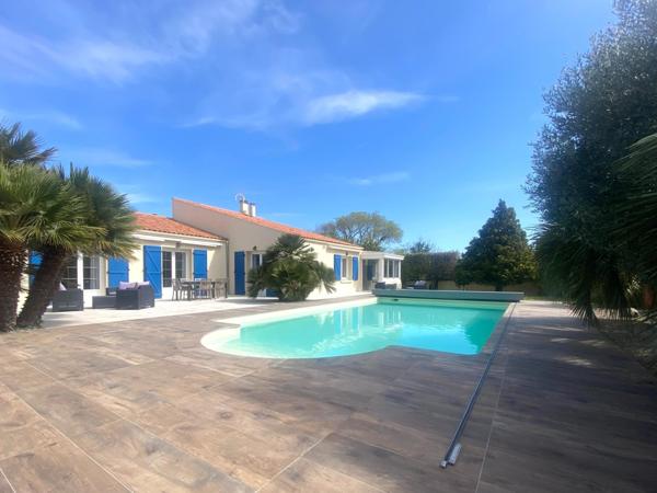 SPLENDIDE MAISON VOLUMES GENEREUX GARAGE DE 93 M2  A DEUX PAS DE LA ROCHELLE !