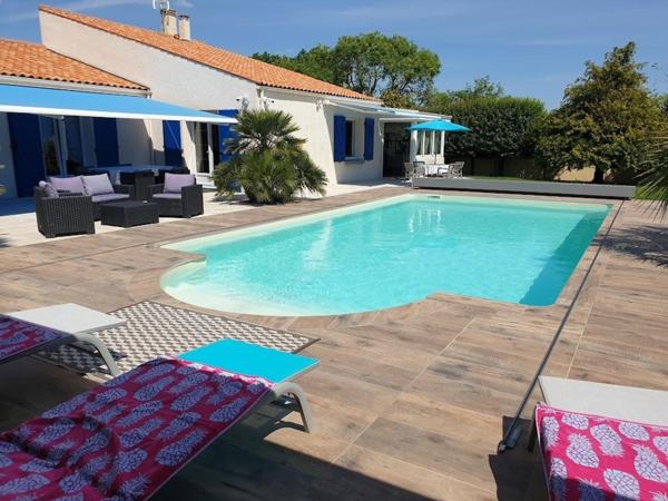 SPLENDIDE MAISON VOLUMES GENEREUX GARAGE DE 93 M2  A DEUX PAS DE LA ROCHELLE !