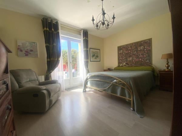 SPLENDIDE MAISON VOLUMES GENEREUX GARAGE DE 93 M2  A DEUX PAS DE LA ROCHELLE !