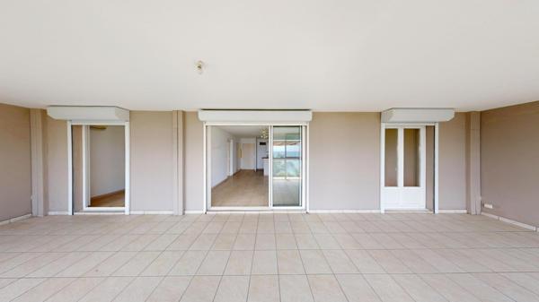 Rare avec terrasse parking vue mer