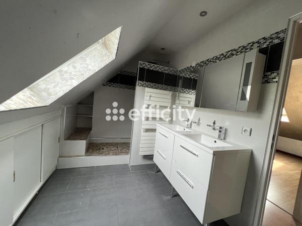 Maison
         6 pièces
        - 125 m² 430 000 € *