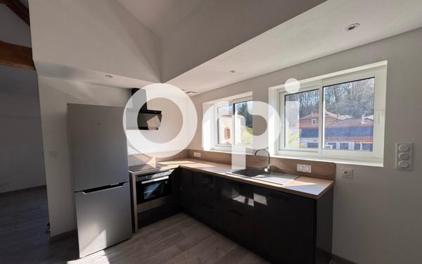 Appartement à louer    3 pièces • 80,75 m2 Saint-Étienne-de-Saint-Geoirs