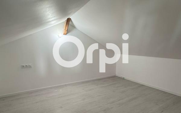 Appartement à louer    3 pièces • 80,75 m2 Saint-Étienne-de-Saint-Geoirs