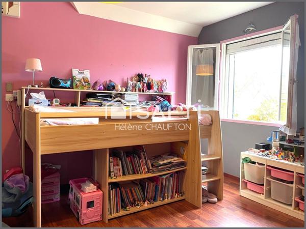 Maison 120m²  4 chambres sur terrain de 1430m² clos avec garage.