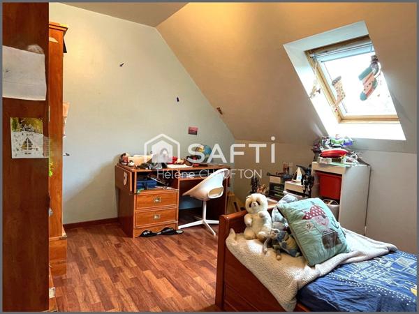 Maison 120m²  4 chambres sur terrain de 1430m² clos avec garage.