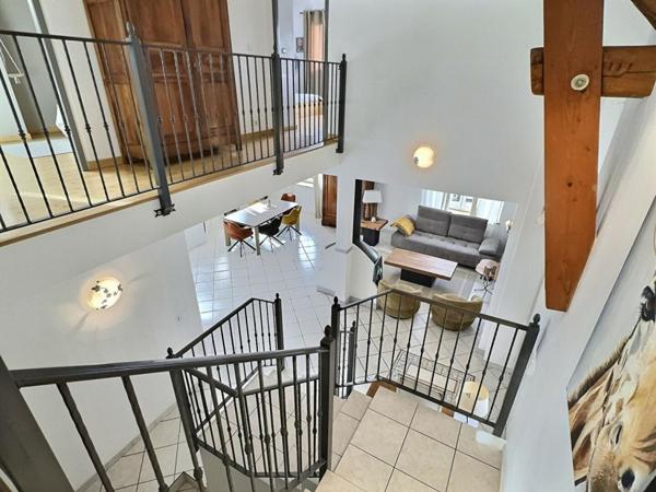 Proche Chambéry ! Propriété de charme avec piscine et gîte, composée de deux maisons indépendantes sur 2800m2 de terrain