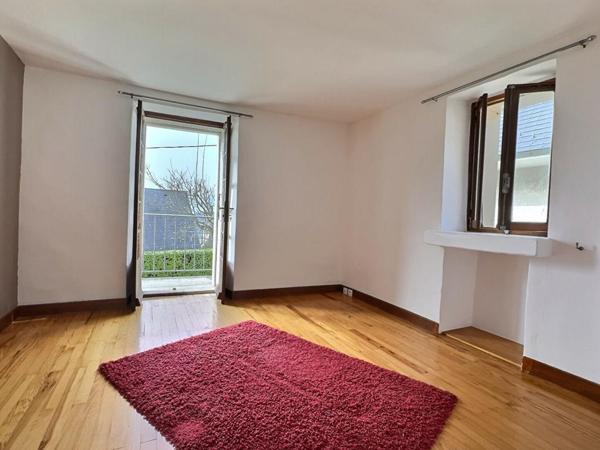 Proche Chambéry ! Propriété de charme avec piscine et gîte, composée de deux maisons indépendantes sur 2800m2 de terrain