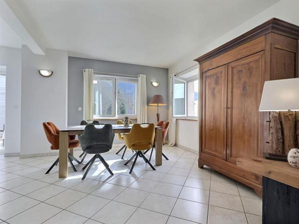 Proche Chambéry ! Propriété de charme avec piscine et gîte, composée de deux maisons indépendantes sur 2800m2 de terrain