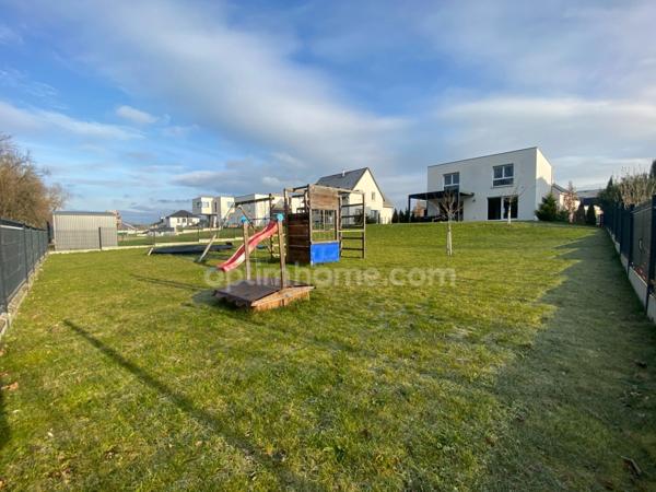 SAINT-LOUIS, 300m station bus pour Bâle, Splendide Villa de 2016, 136m² (+66m² de sous-sol chauffé!!), 8.80ares clos, arboré & paysagé. Vue forêt. Emplacement d'exception!