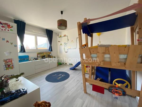 SAINT-LOUIS, 300m station bus pour Bâle, Splendide Villa de 2016, 136m² (+66m² de sous-sol chauffé!!), 8.80ares clos, arboré & paysagé. Vue forêt. Emplacement d'exception!