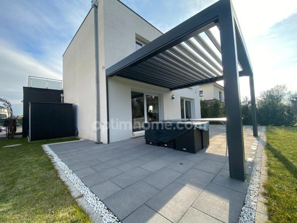 SAINT-LOUIS, 300m station bus pour Bâle, Splendide Villa de 2016, 136m² (+66m² de sous-sol chauffé!!), 8.80ares clos, arboré & paysagé. Vue forêt. Emplacement d'exception!