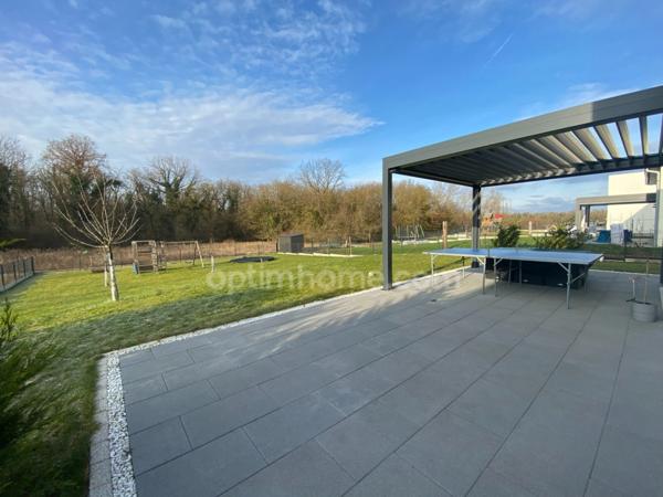 SAINT-LOUIS, 300m station bus pour Bâle, Splendide Villa de 2016, 136m² (+66m² de sous-sol chauffé!!), 8.80ares clos, arboré & paysagé. Vue forêt. Emplacement d'exception!