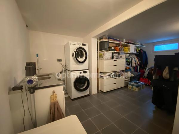 SAINT-LOUIS, 300m station bus pour Bâle, Splendide Villa de 2016, 136m² (+66m² de sous-sol chauffé!!), 8.80ares clos, arboré & paysagé. Vue forêt. Emplacement d'exception!