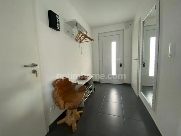 SAINT-LOUIS, 300m station bus pour Bâle, Splendide Villa de 2016, 136m² (+66m² de sous-sol chauffé!!), 8.80ares clos, arboré & paysagé. Vue forêt. Emplacement d'exception!