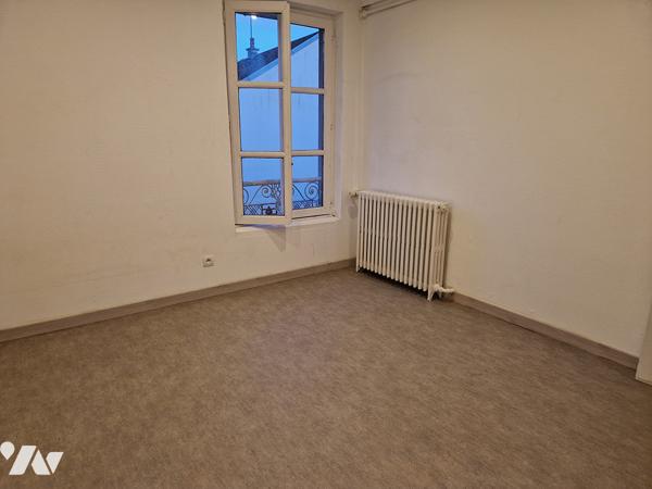 Maison de 73 m2 en centre ville avec un terrain de 318 m2 et un garage