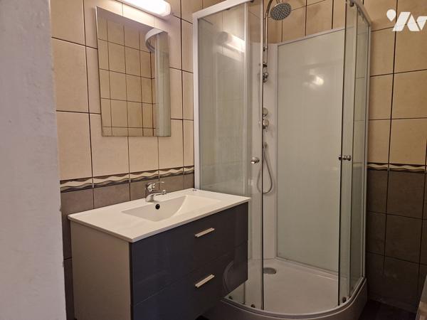 Maison de 73 m2 en centre ville avec un terrain de 318 m2 et un garage