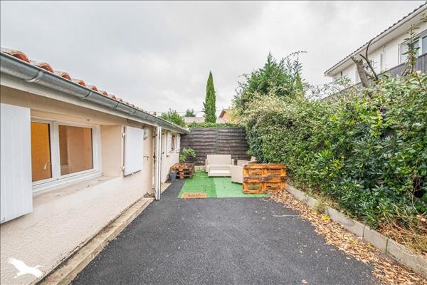 Immeuble à vendre |  Eysines |  7 pièces | 174 m²