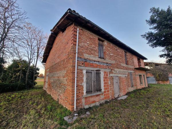 Maison de 140 M2 avec hangar  de 400 M2 environ