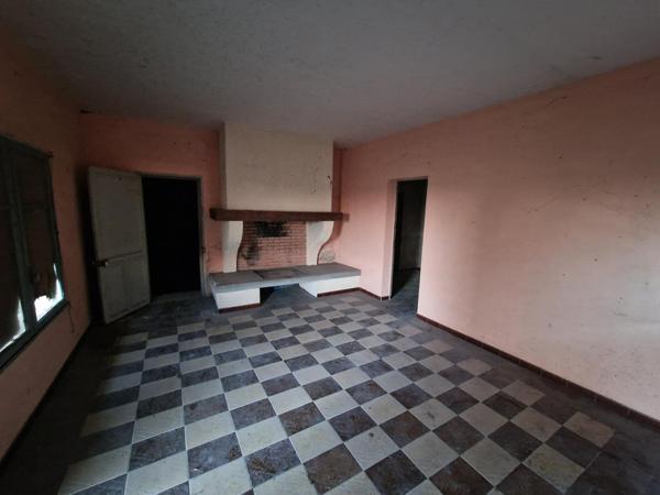 Maison de 140 M2 avec hangar  de 400 M2 environ