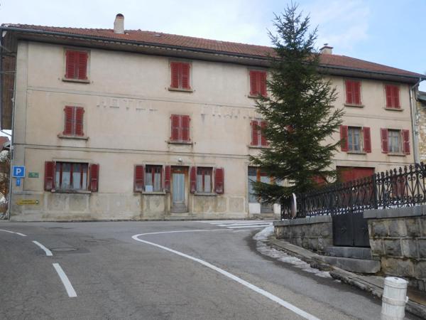 Immeuble de 660 m2 à Aménager, Spécial Investisseurs, lieu dit "Village d'En Bas" à Charix (01130)