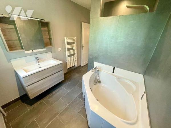 MAISON SURELEVEE SUR SOUS-COMPLET AVEC CONFORT DU PLAIN-PIED
MAISON A VENDRE A RETHEL, AXE REI...