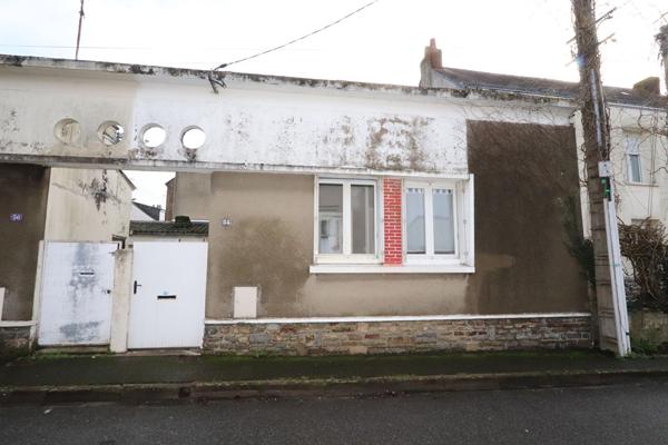 Maison 2 pièces à rénover - 40 m² habitables - Cour - Toiture récente