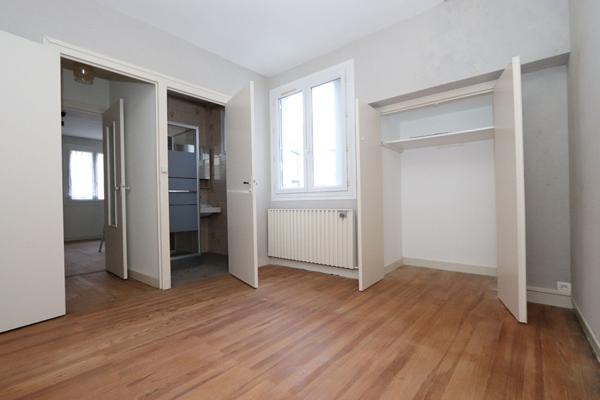 Maison 2 pièces à rénover - 40 m² habitables - Cour - Toiture récente