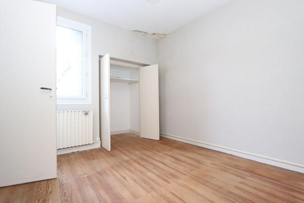 Maison 2 pièces à rénover - 40 m² habitables - Cour - Toiture récente