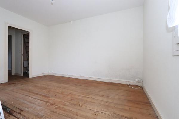 Maison 2 pièces à rénover - 40 m² habitables - Cour - Toiture récente