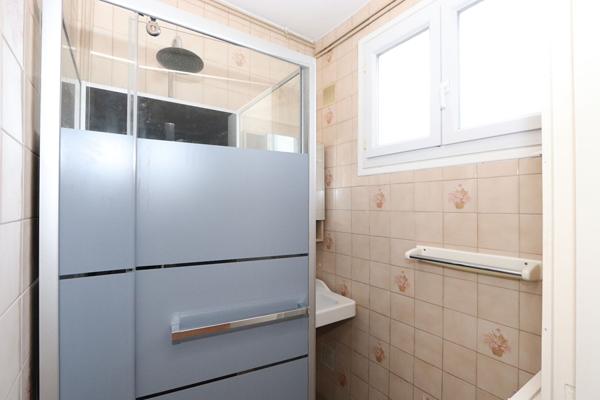 Maison 2 pièces à rénover - 40 m² habitables - Cour - Toiture récente