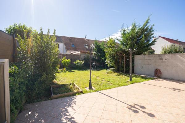 Maison familiale , 4 chambres , Garage , bon état général .