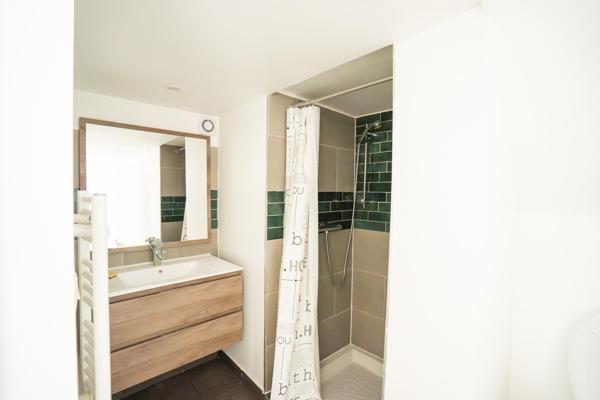 Maison familiale , 4 chambres , Garage , bon état général .