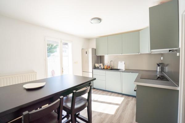 Maison familiale , 4 chambres , Garage , bon état général .