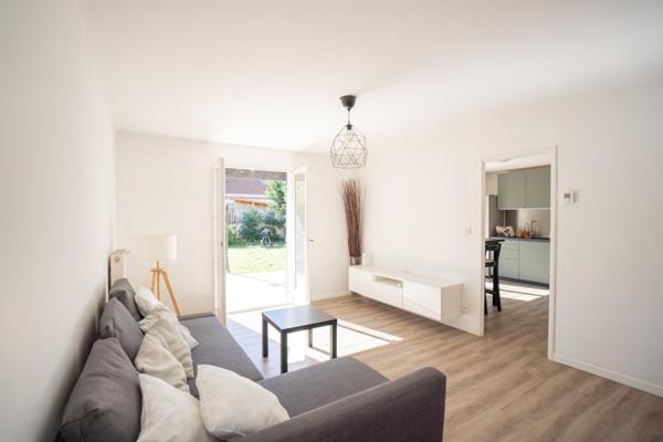 Maison familiale , 4 chambres , Garage , bon état général .