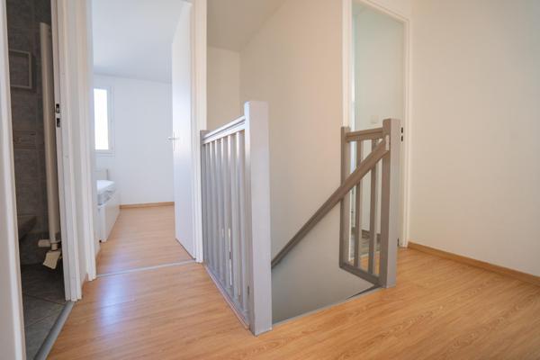 Maison familiale , 4 chambres , Garage , bon état général .