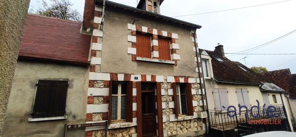 MAISON AVEC GARAGE DANS LE CENTRE DE CHATILLON SUR INDRE