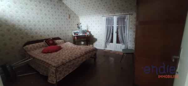 MAISON AVEC GARAGE DANS LE CENTRE DE CHATILLON SUR INDRE