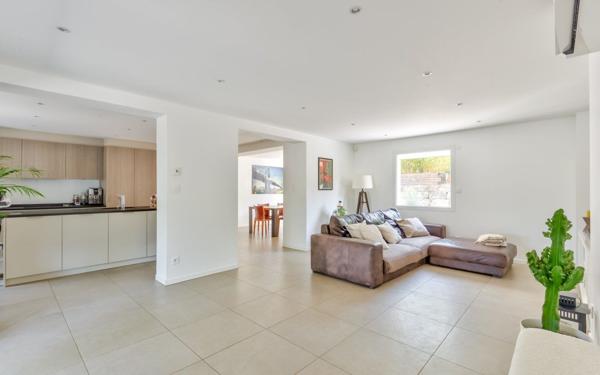 Maison à vendre    5 pièces • 170 m2 Mornant