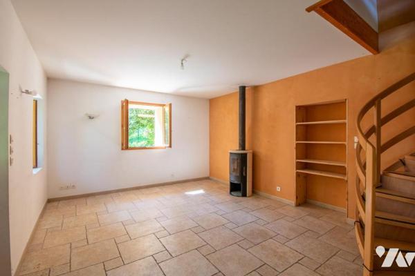 MAISON AVEC CACHET SUR LA COMMUNE DE MONTAGNOLE