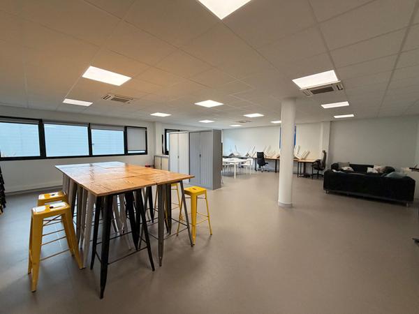 LAVAL A VENDRE BUREAUX DE 820 M² , Laval