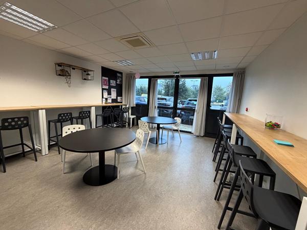 LAVAL A VENDRE BUREAUX DE 820 M² , Laval