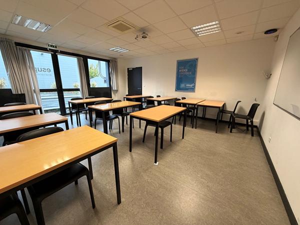 LAVAL A VENDRE BUREAUX DE 820 M² , Laval