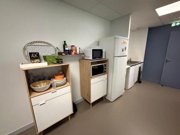 LAVAL A VENDRE BUREAUX DE 820 M² , Laval
