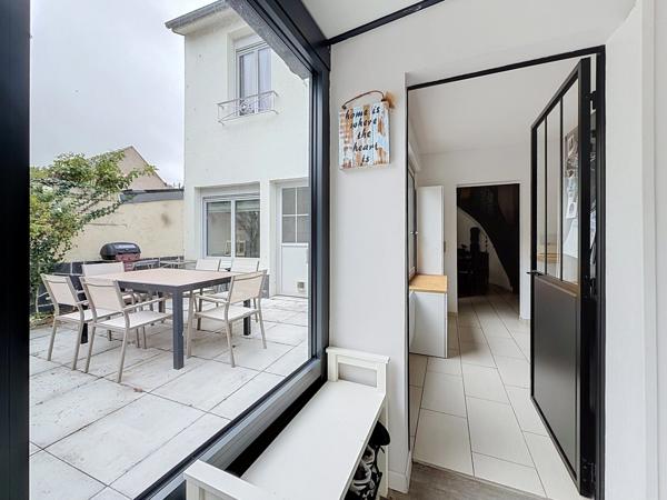 VOUVRAY – LE CHARME D’UNE MAISON DE VILLE RÉNOVÉE, AU CALME ET À L’ABRI DES REGARDS