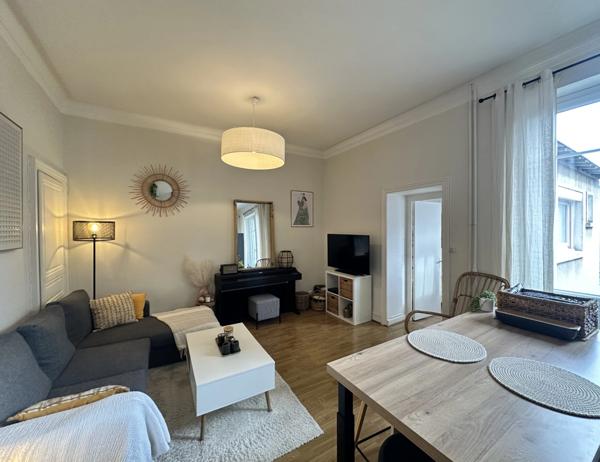 ANGERS-QUARTIER GARE APPARTEMENT TYPE 2 DE CHARME