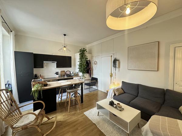 ANGERS-QUARTIER GARE APPARTEMENT TYPE 2 DE CHARME