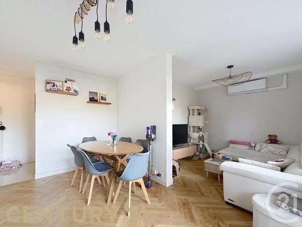 Appartement T3 à vendre  3 pièces - 69 m 2   RILLIEUX LA PAPE  - 69