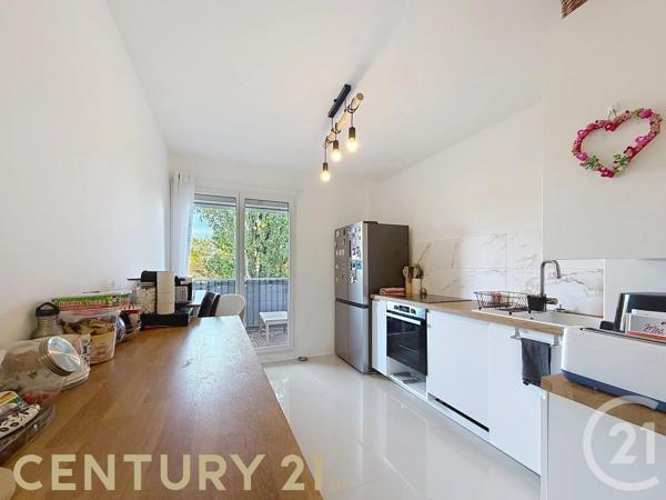 Appartement T3 à vendre  3 pièces - 69 m 2   RILLIEUX LA PAPE  - 69
