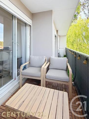 Appartement T3 à vendre  3 pièces - 69 m 2   RILLIEUX LA PAPE  - 69